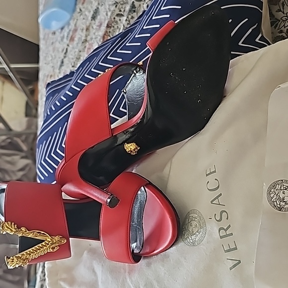 Versace shoes - Picture 3 of 3